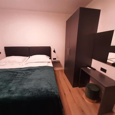 Apartman Mate Lopar Exteriör bild