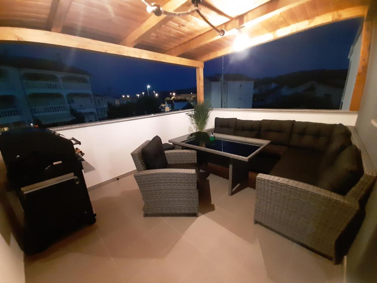 Apartman Mate Lopar Exteriör bild