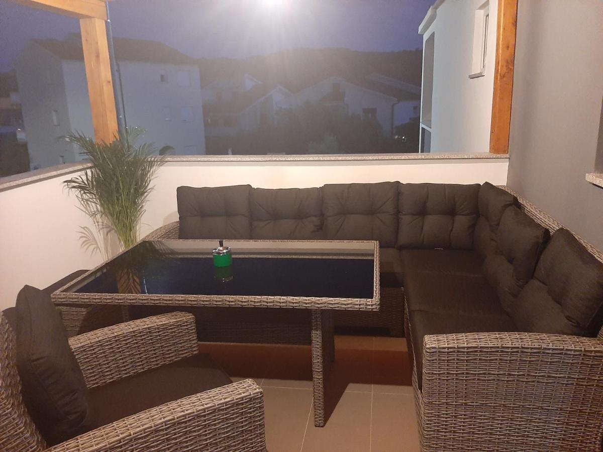 Apartman Mate Lopar Exteriör bild